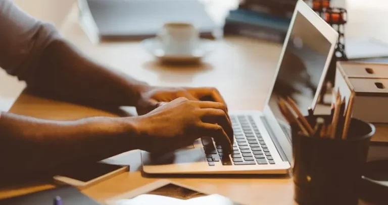 WEBINAR: «El impacto de la IA en los negocios: oportunidades, retos y su ventaja competitiva»
